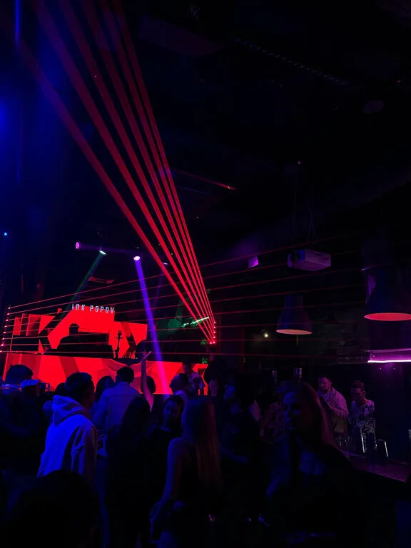 Bar 13